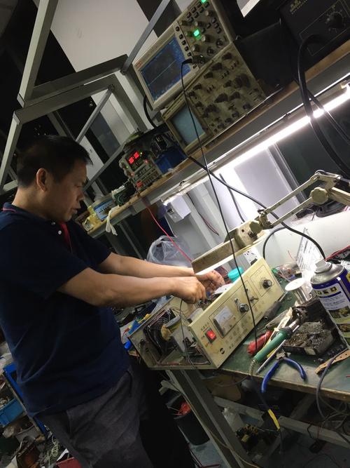 波发生器维修就选择科思创很多工厂产品的生产都离不开超声波焊接机